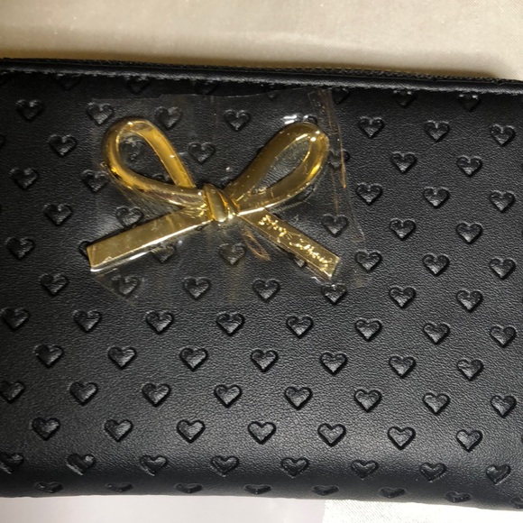 Betsey Johnson Black Faux Leather ZA Wallet With Embossed Hearts NWT - Picture 4 of 15